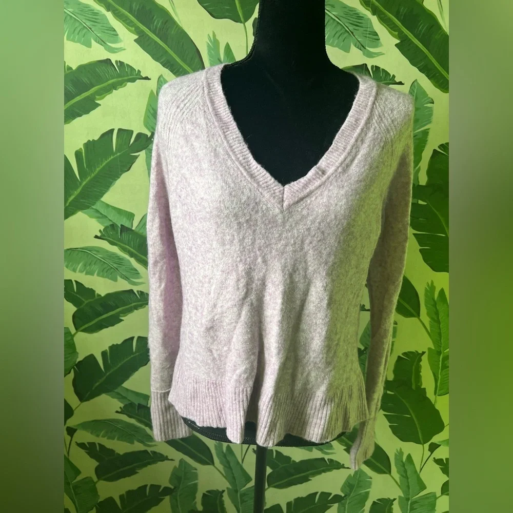 J Crew Womens Lilac Pink V-Neck Merino Wool Blend‎ Sweater Medium
